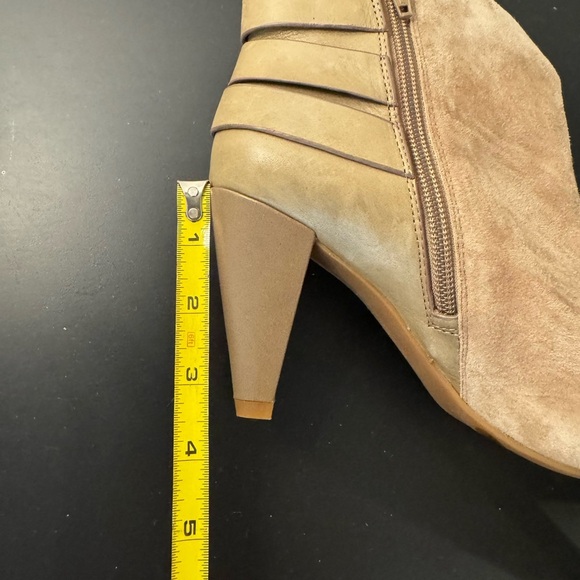 Gianni‎ Bini Women’s Beige Booties Size 5.5 - Picture 9 of 9